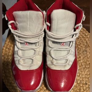 Air Jordan 11 Varsity Red Size 9.5